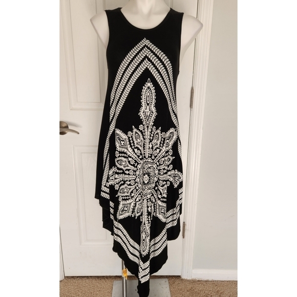 None Dresses & Skirts - Black and White Sleeveless Mandala Pattern Handkerchief Hem Dress
